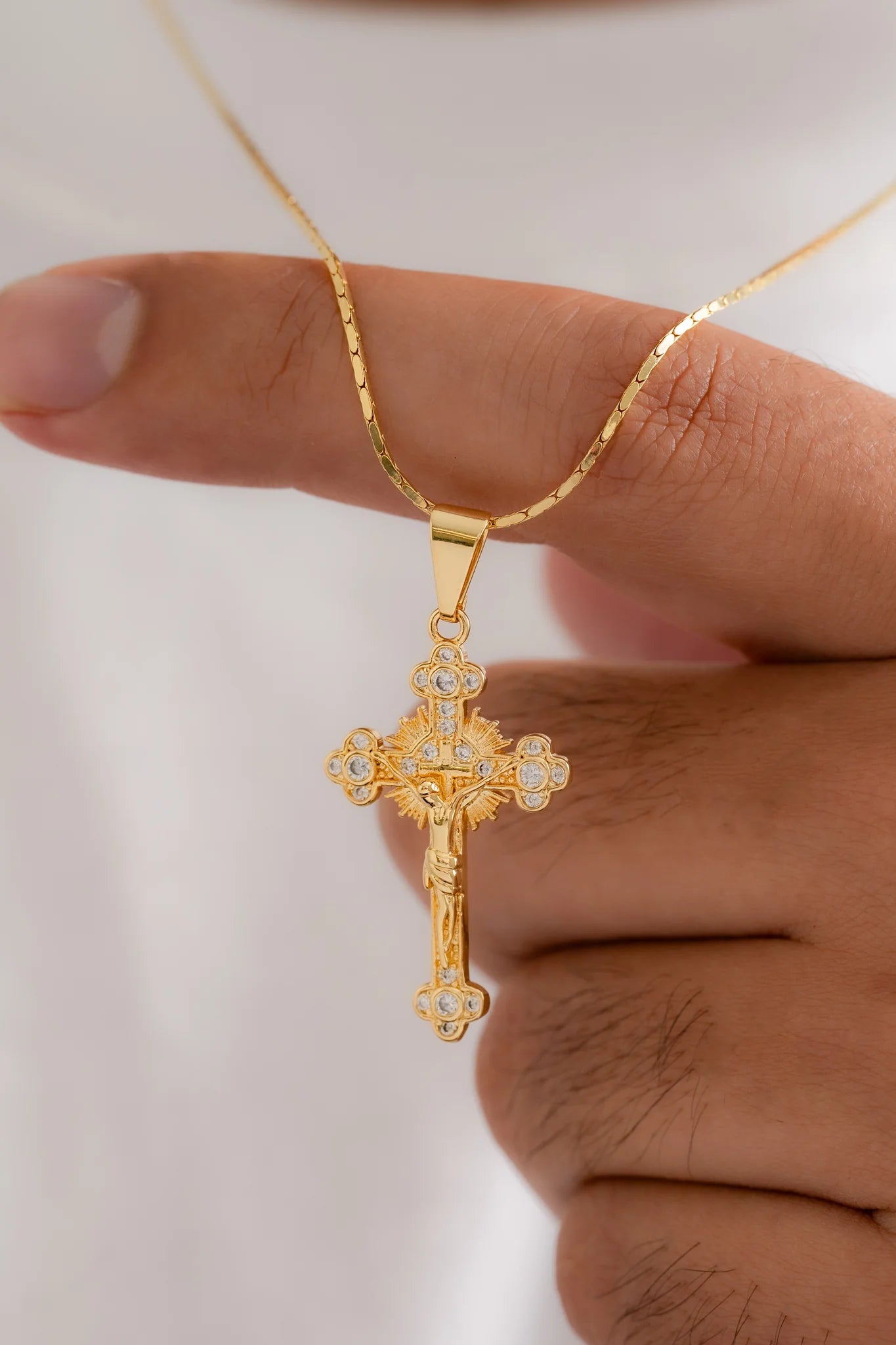 Cadena Cordón Cuadrado 1 mm 65 Cm + Dije El Crucificado