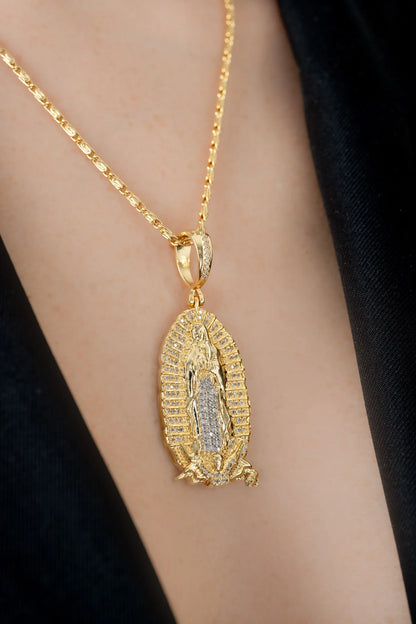 Cadena Caracol Gruesa 45cms + Dije Nuestra Señora de Guadalupe Circonias