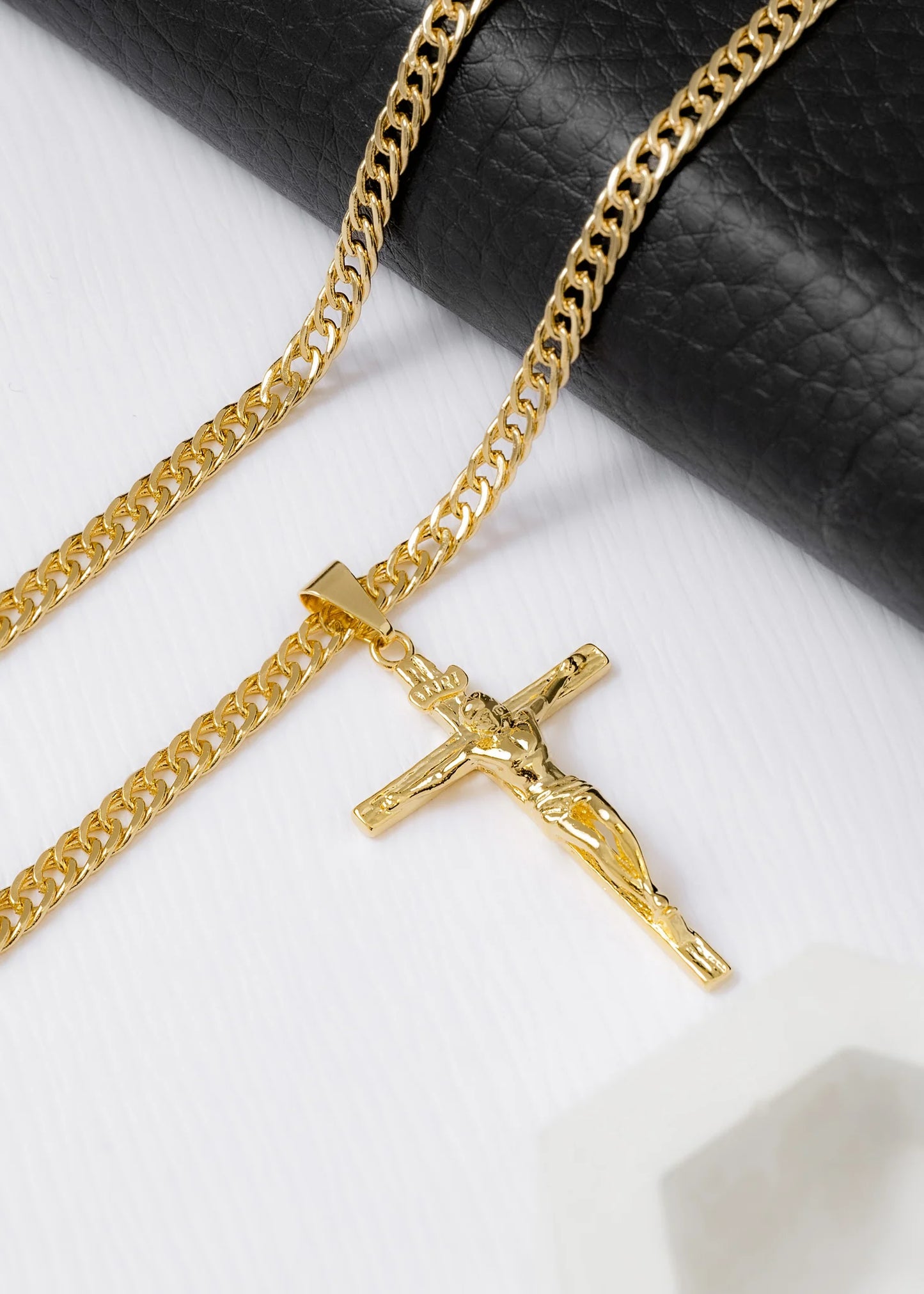 Cadena Continua 4 mm 65 Cm + Dije Madero Grande