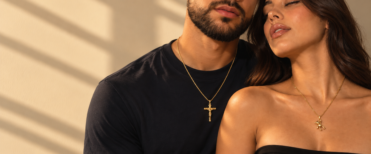 Combo de cadena y dije en oro laminado 18K