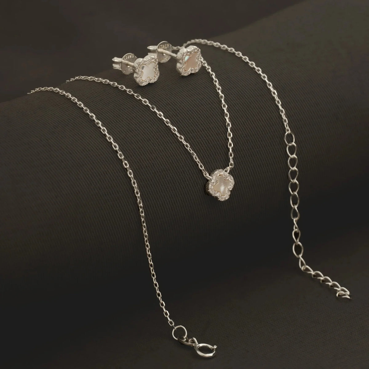 Conjunto Clover Nácar 0.7 mm 40 Cms + Ext Plata Ley 925