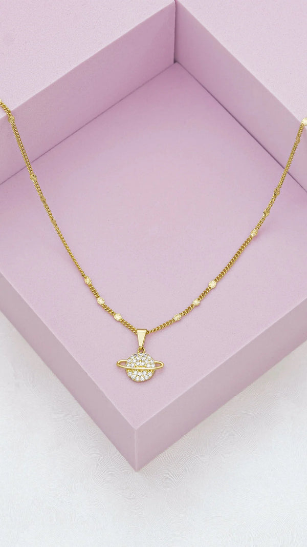 Cadena con Destellos (45cms) + Dije Saturn Circonias